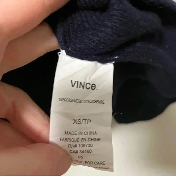 Vince 100% cashmere  navy sweater - Picture 4 of 5